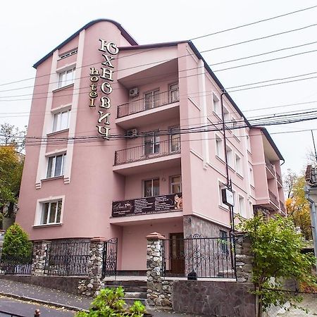 Hotel Complex Uhnovych Ternopil Eksteriør bilde
